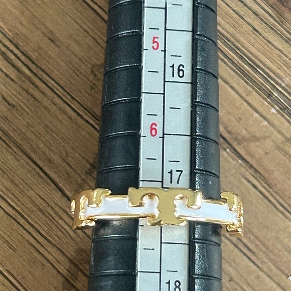 Tory Burch Logo T Enamel Serif Ring 7 - Picture 7 of 7